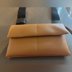 AllSaints
Ezra Logo Strap
Leather Crossbody
Bag
*never usued